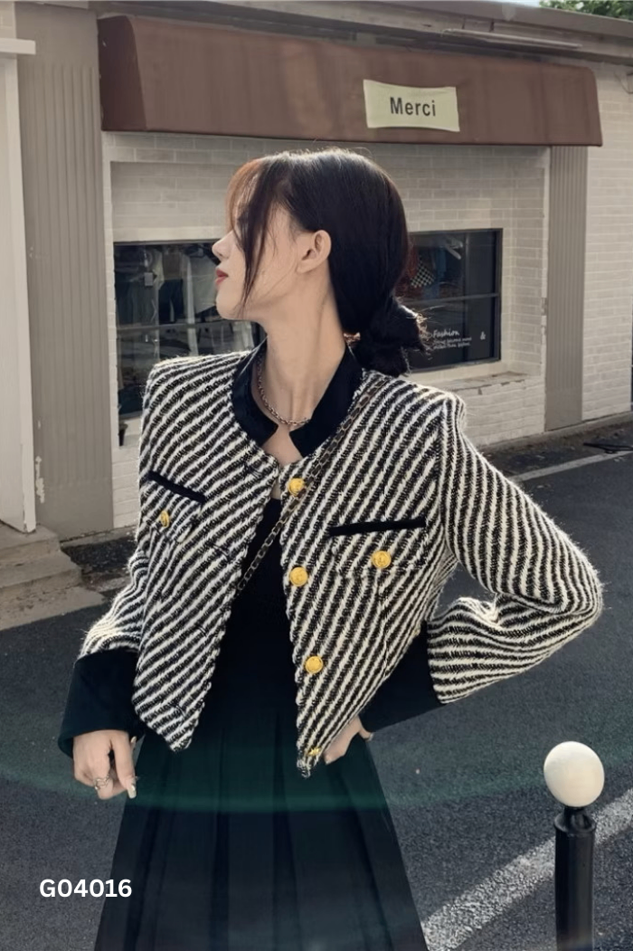 Áo đen phối trắng kẻ