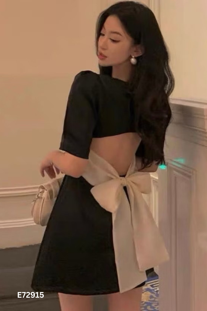 Váy đen buộc nơ be