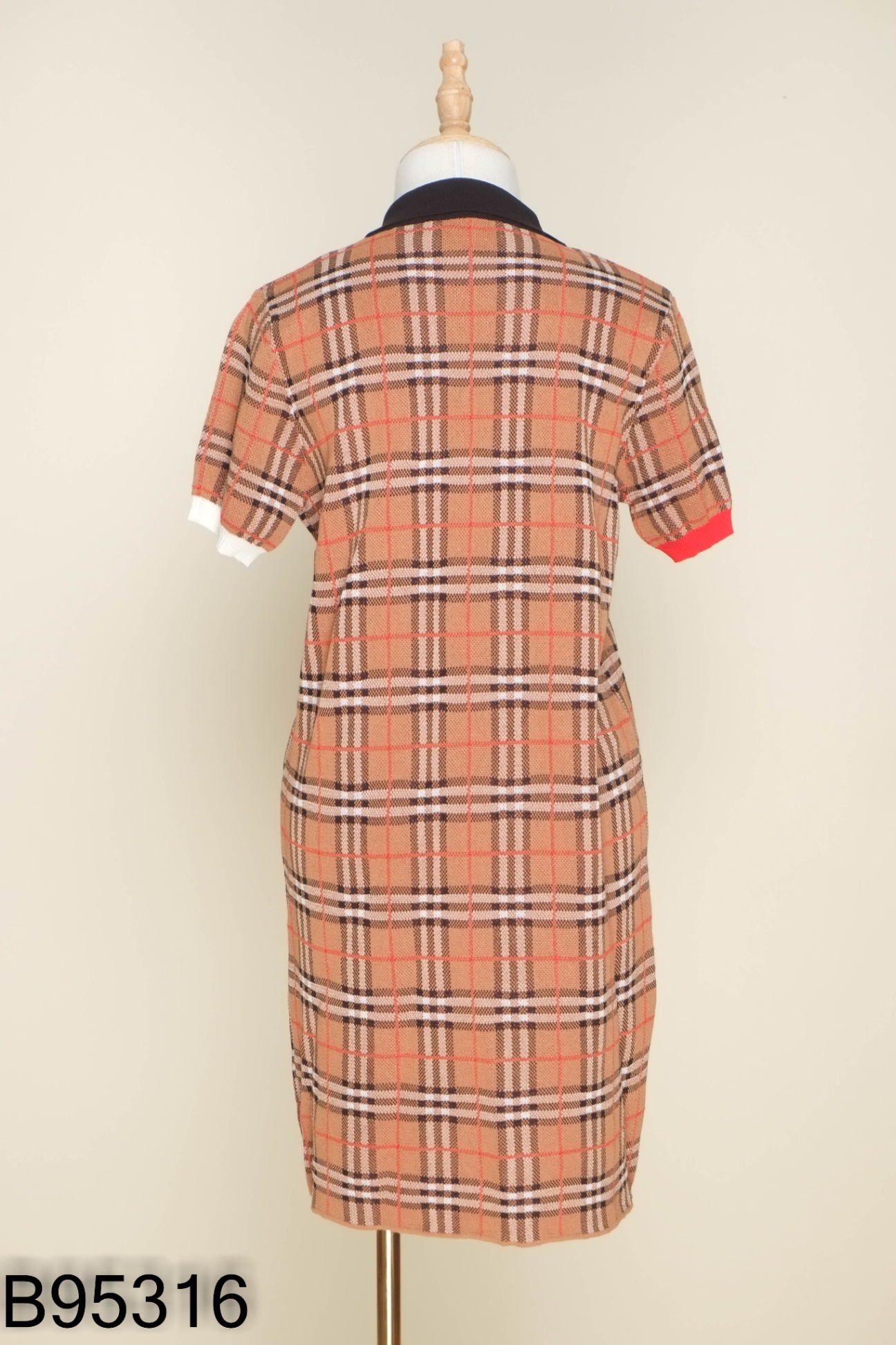 Váy len cổ polo nâu kẻ