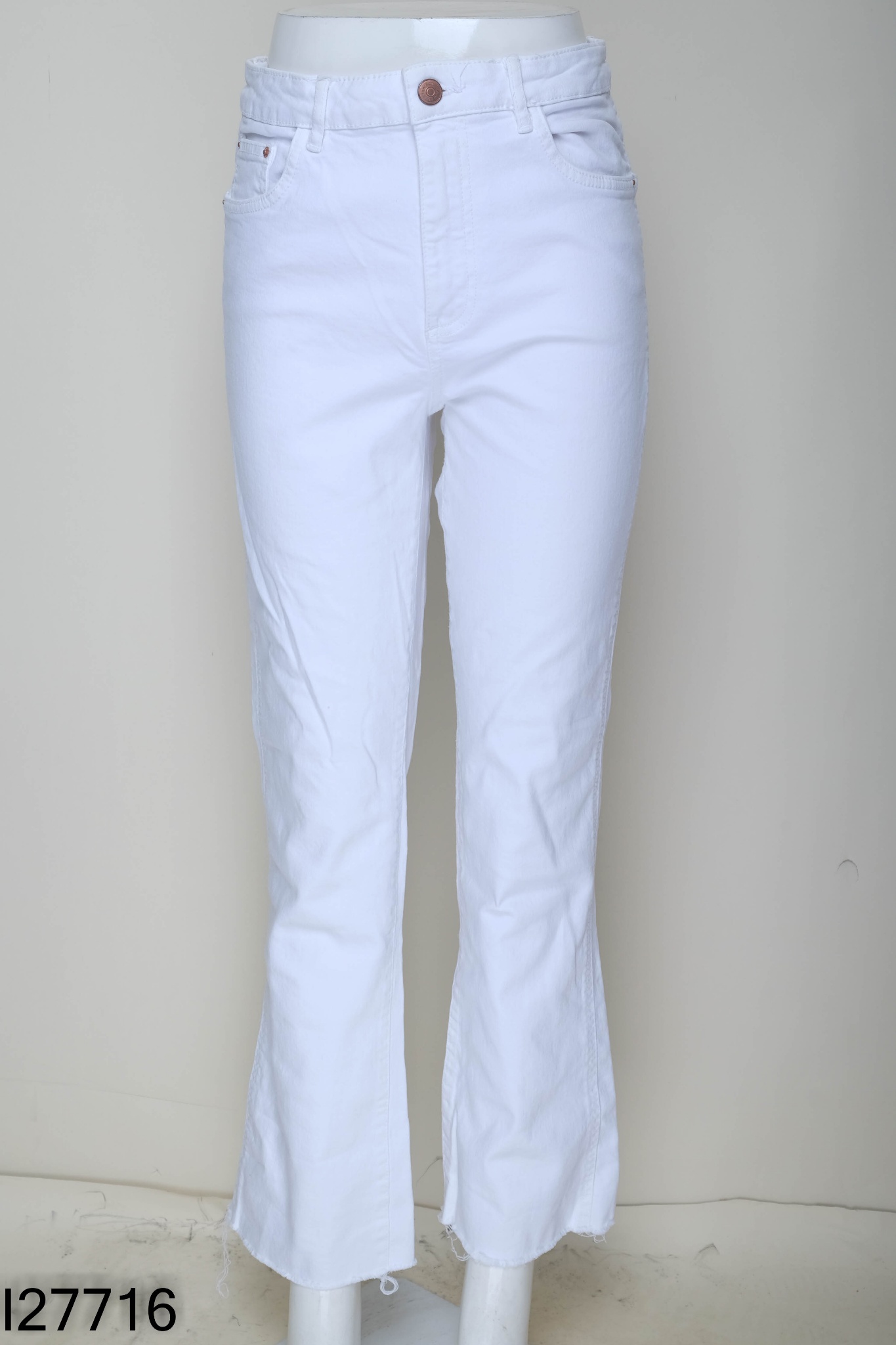 Quần jeans ZARA trắng cắt gấu (cắt tag)