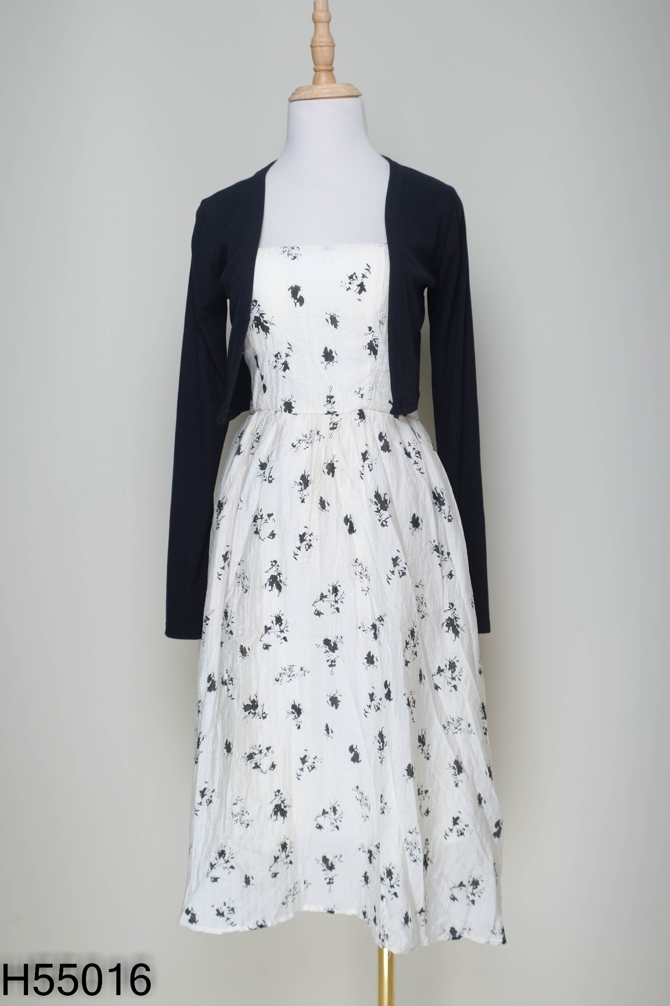 Set váy hai dây be+áo cardigan đen