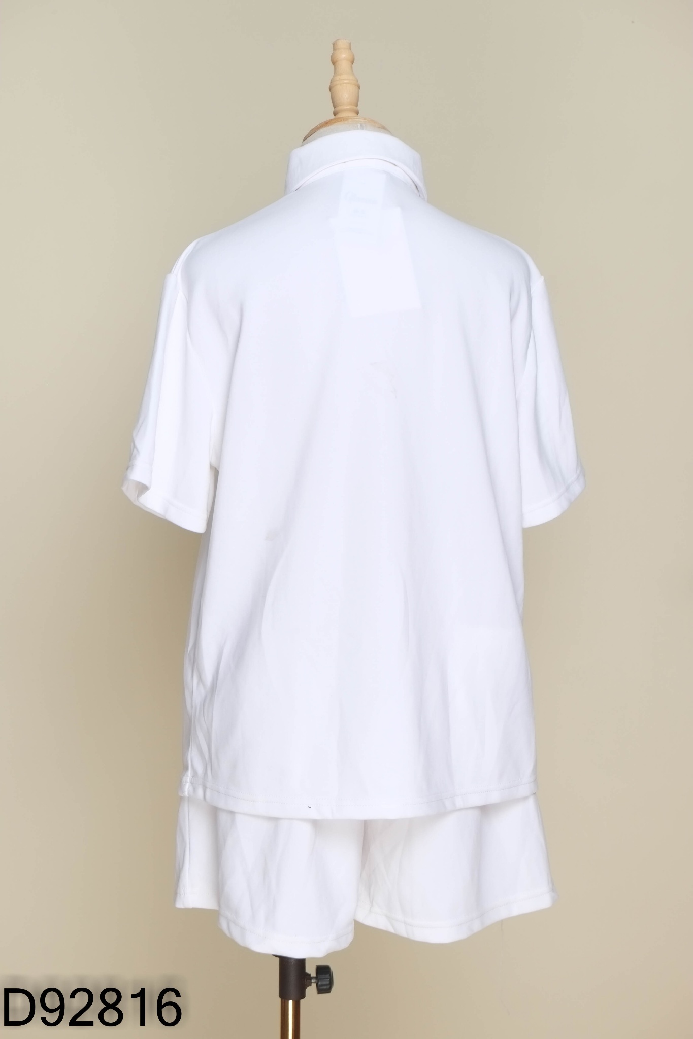 NEWTAG Set Áo trắn thêu hình + quần shorts