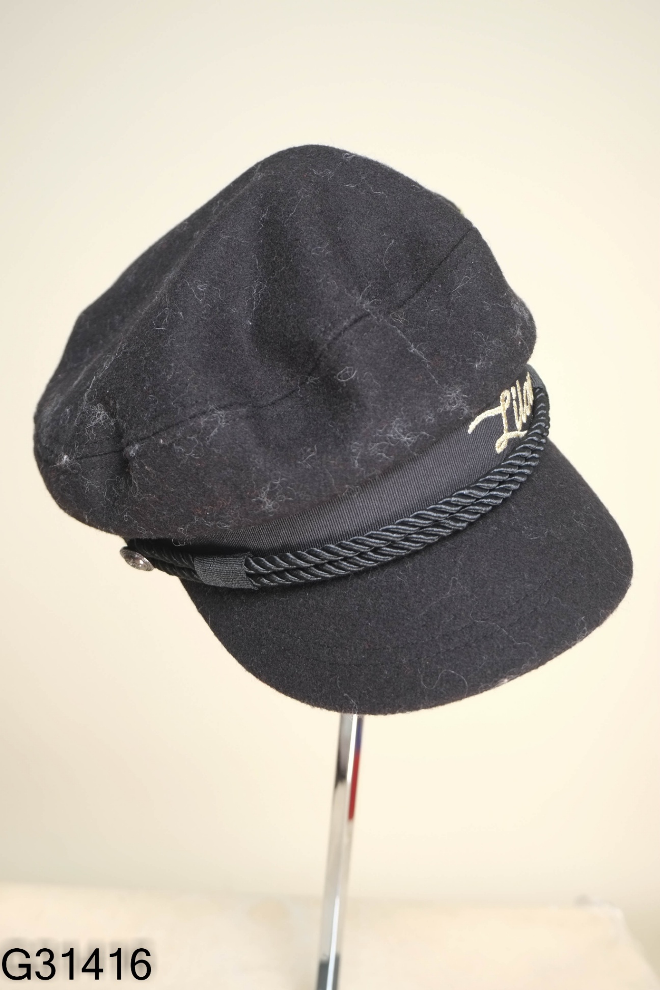Mũ beret dạ đen