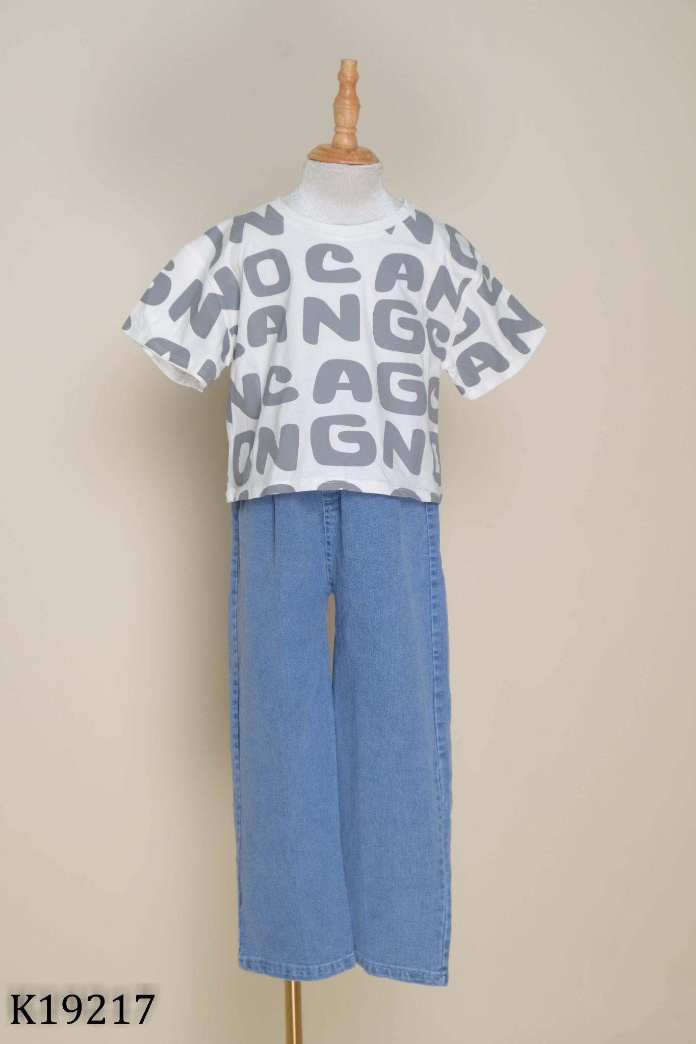 NEWTAG SET Áo trắng xám + quần jean xanh KIDS