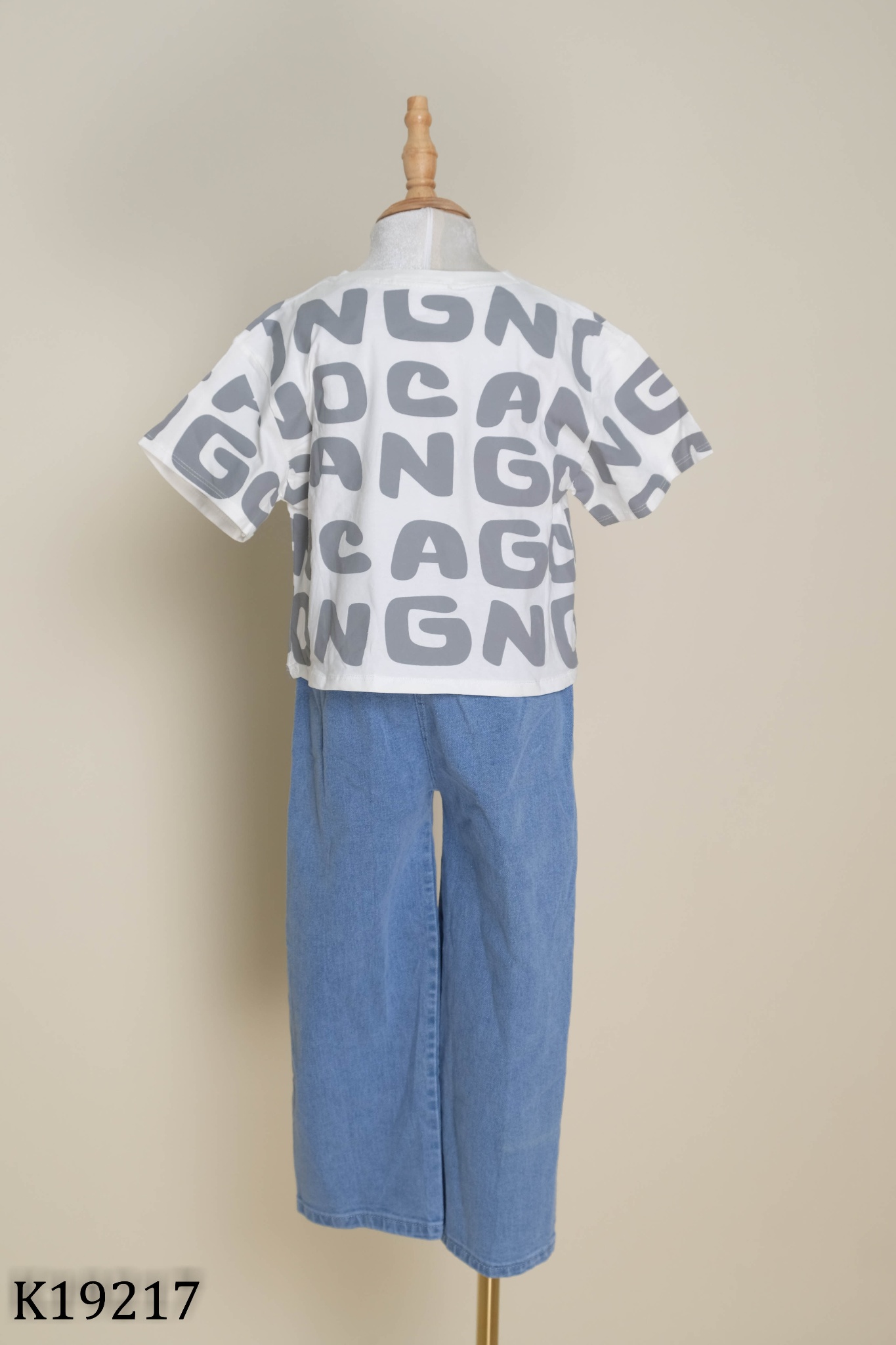 NEWTAG SET Áo trắng xám + quần jean xanh KIDS