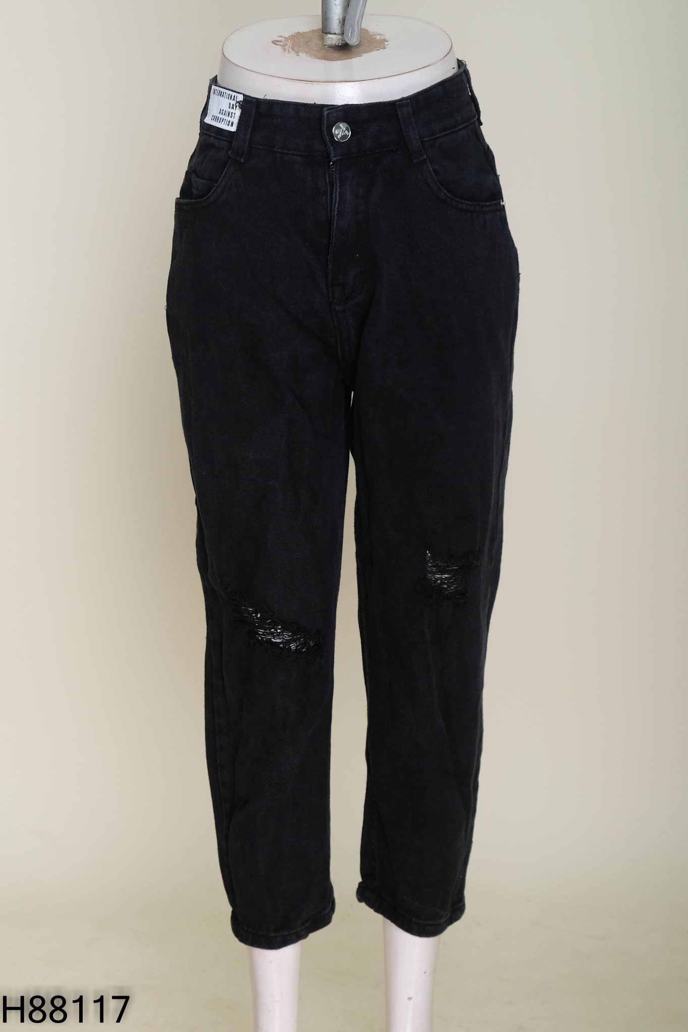 Quần jeans đen tag trắng