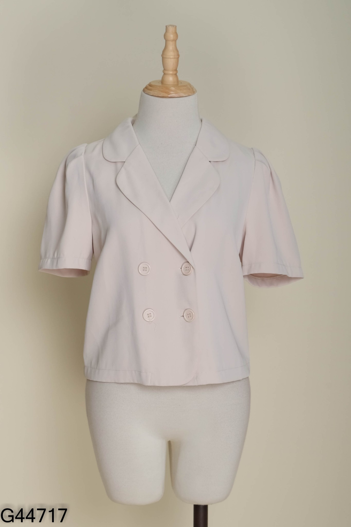Áo be cổ vest