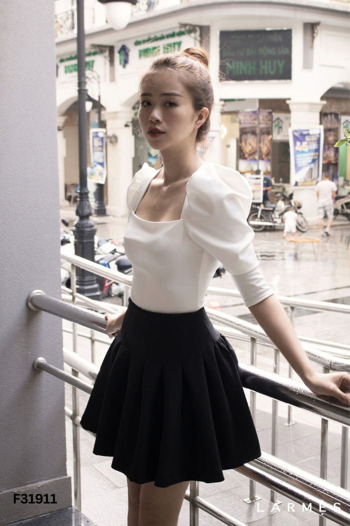 Chân váy đen LARMES xếp ly