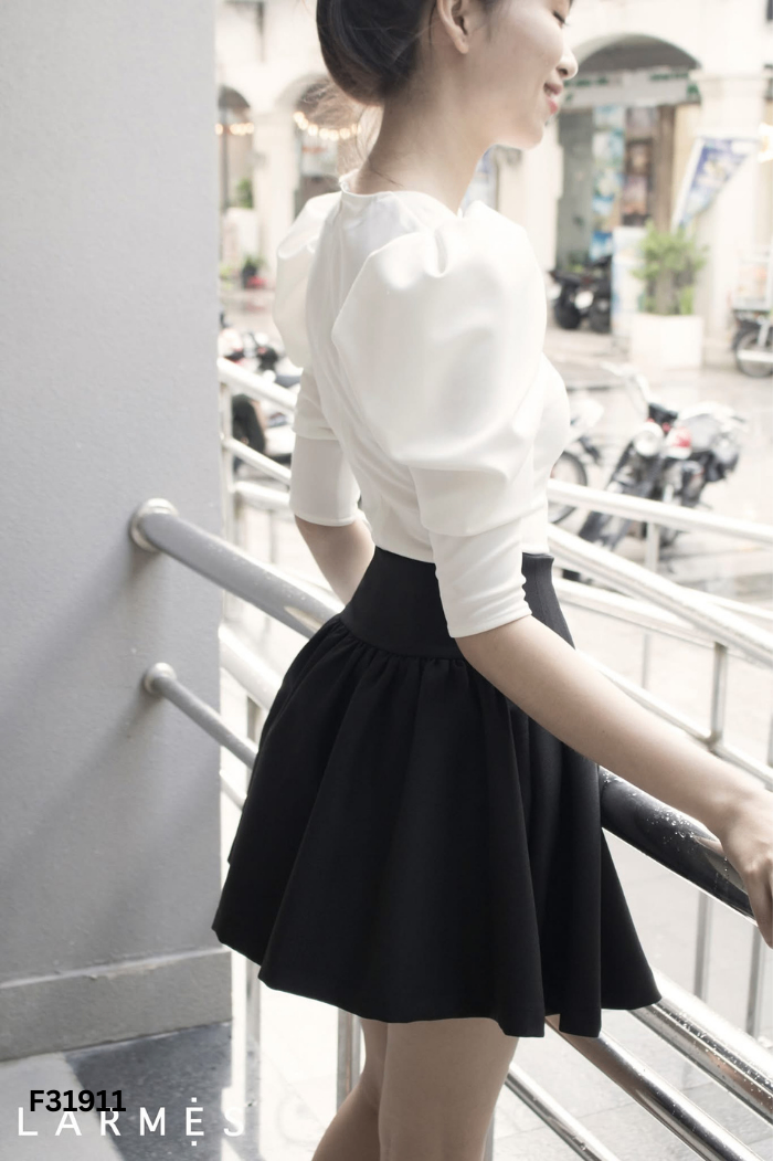 Chân váy đen LARMES xếp ly