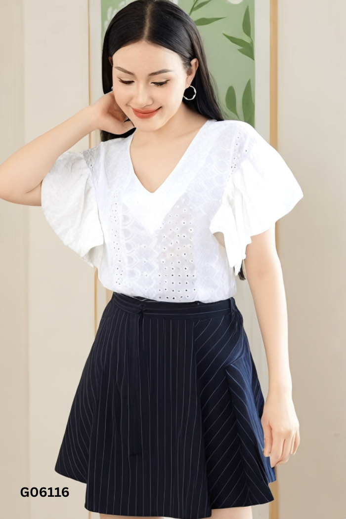 SET Áo trắng họa tiết hoa + chân váy xanh kẻ trắng