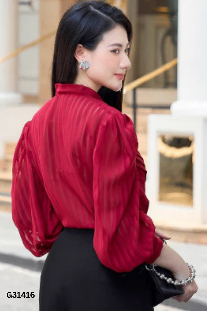 Áo đỏ HERA DG sọc thắt nơ
