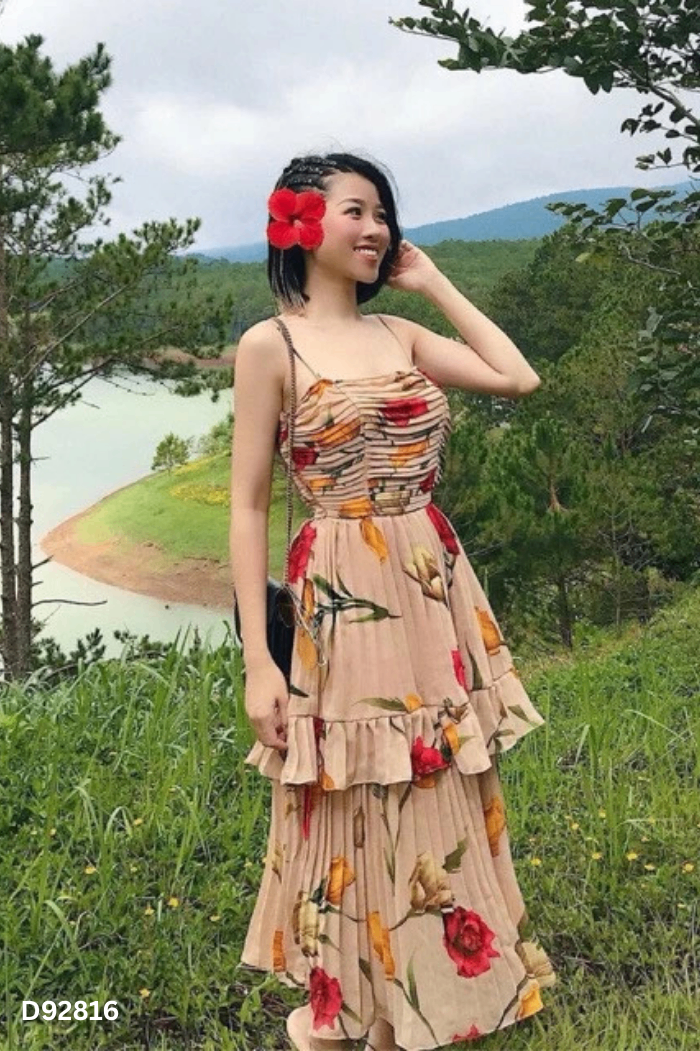 Váy hai dây be hoa gấp ly