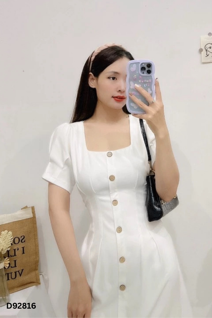 NEWTAG Váy trắng cổ vuông phối cúc
