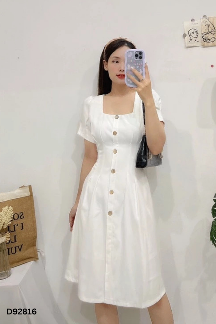 NEWTAG Váy trắng cổ vuông phối cúc