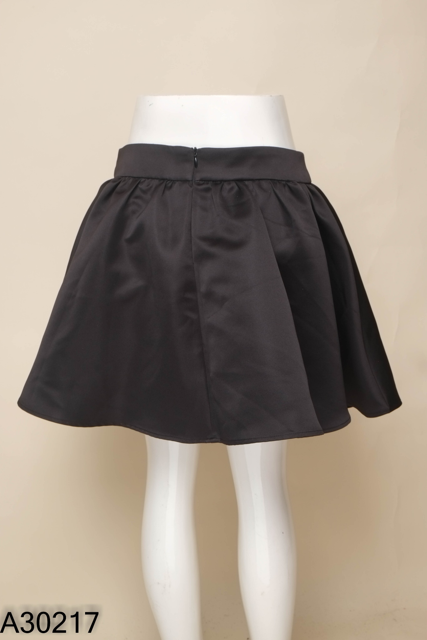 Chân váy taffa ARTI APPAREL đen