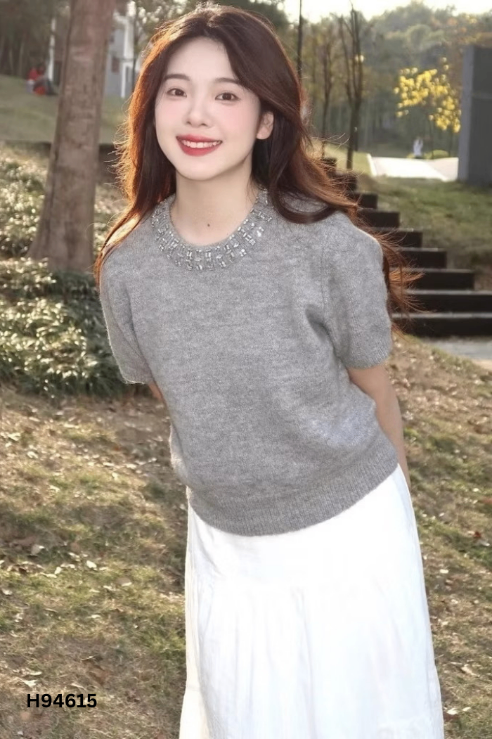 Áo len cộc tay xám đính đá