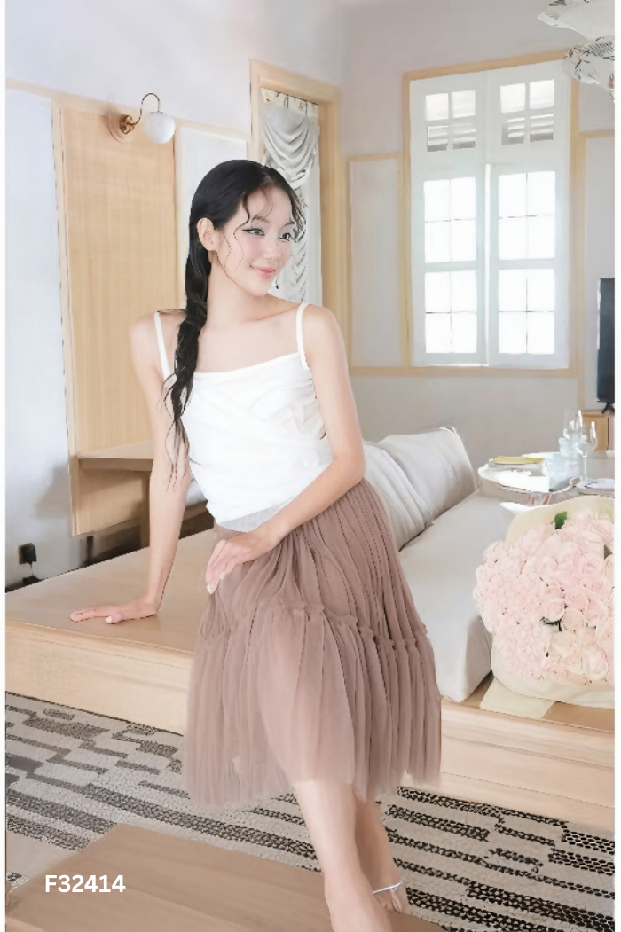 SET Áo DAZY trắng hai dây + chân váy nâu