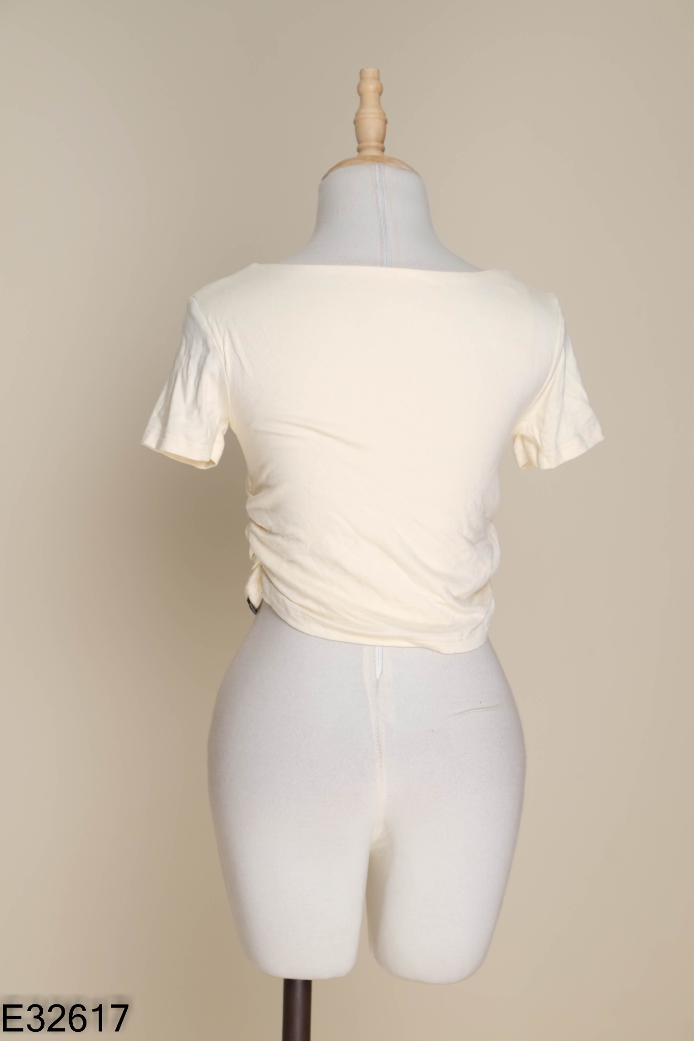 Áo croptop vàng nhạt