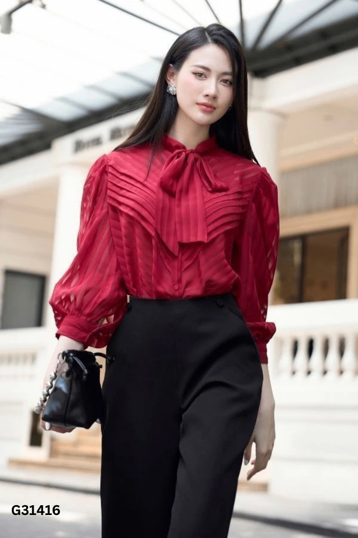 Áo đỏ HERA DG sọc thắt nơ