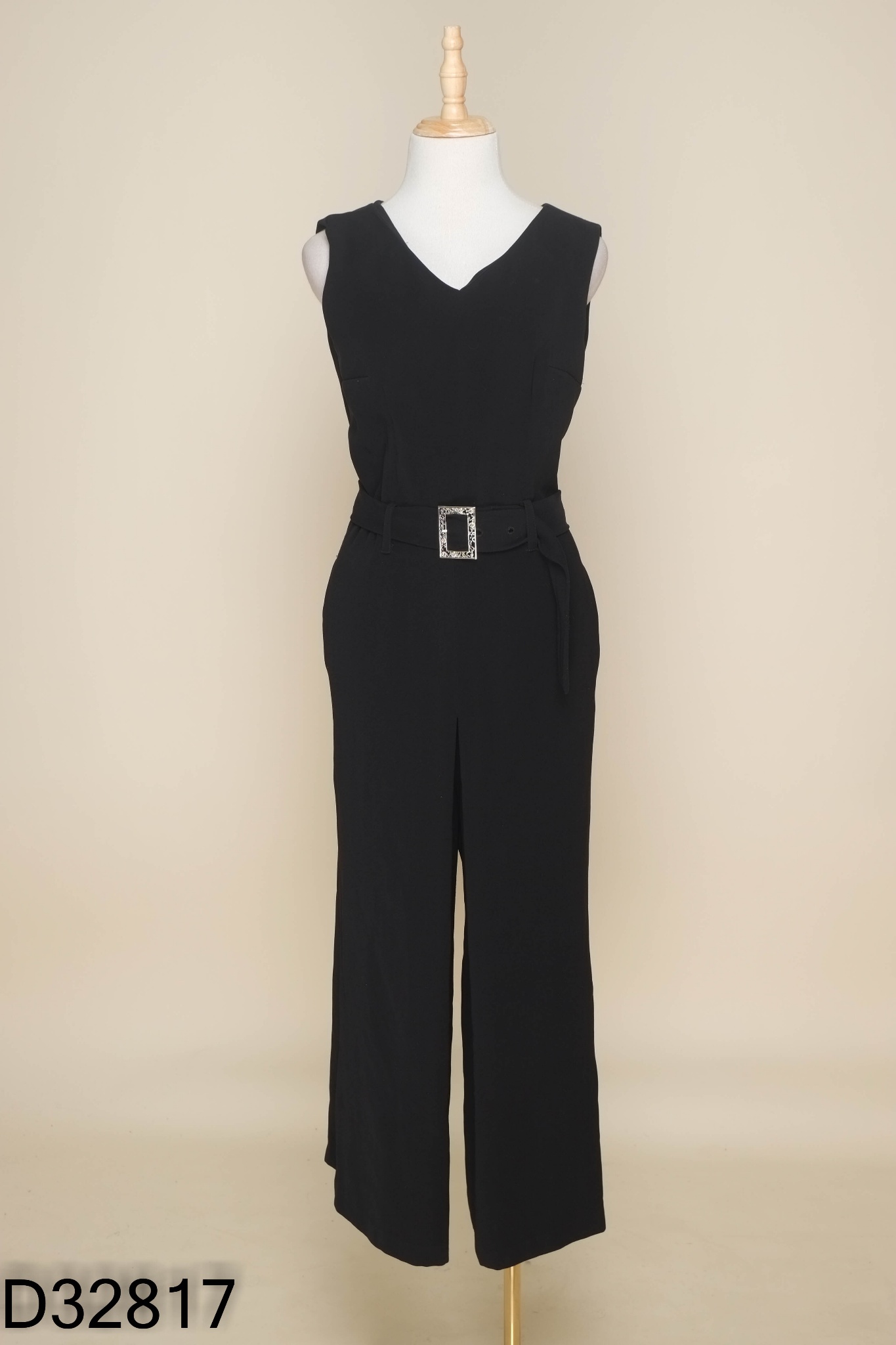 Jumpsuit sát nách đen trơn