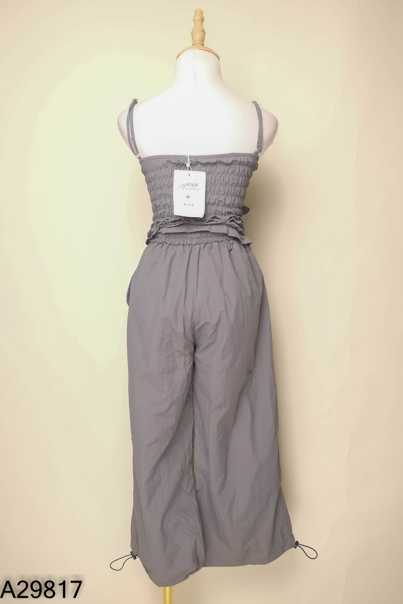 NEWTAG SET Áo xám hai dây + quần đen