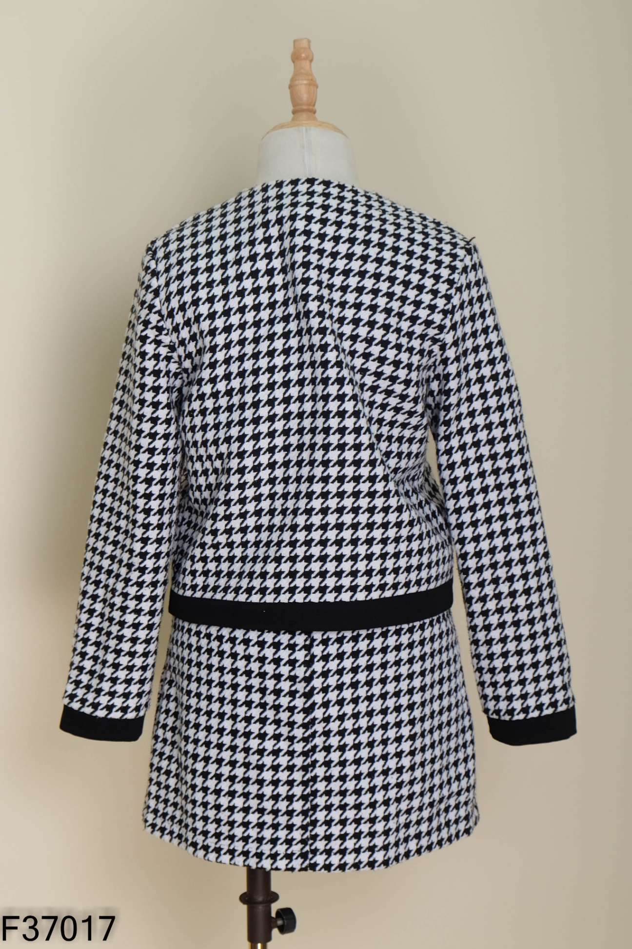 SET VERO MODA Áo dạ tweed đen phối trăng s+ chân váy