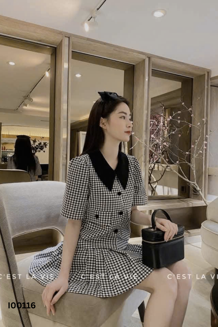 SET C'EST LA VIE Áo xám đen trắng họa tiết + chân váy