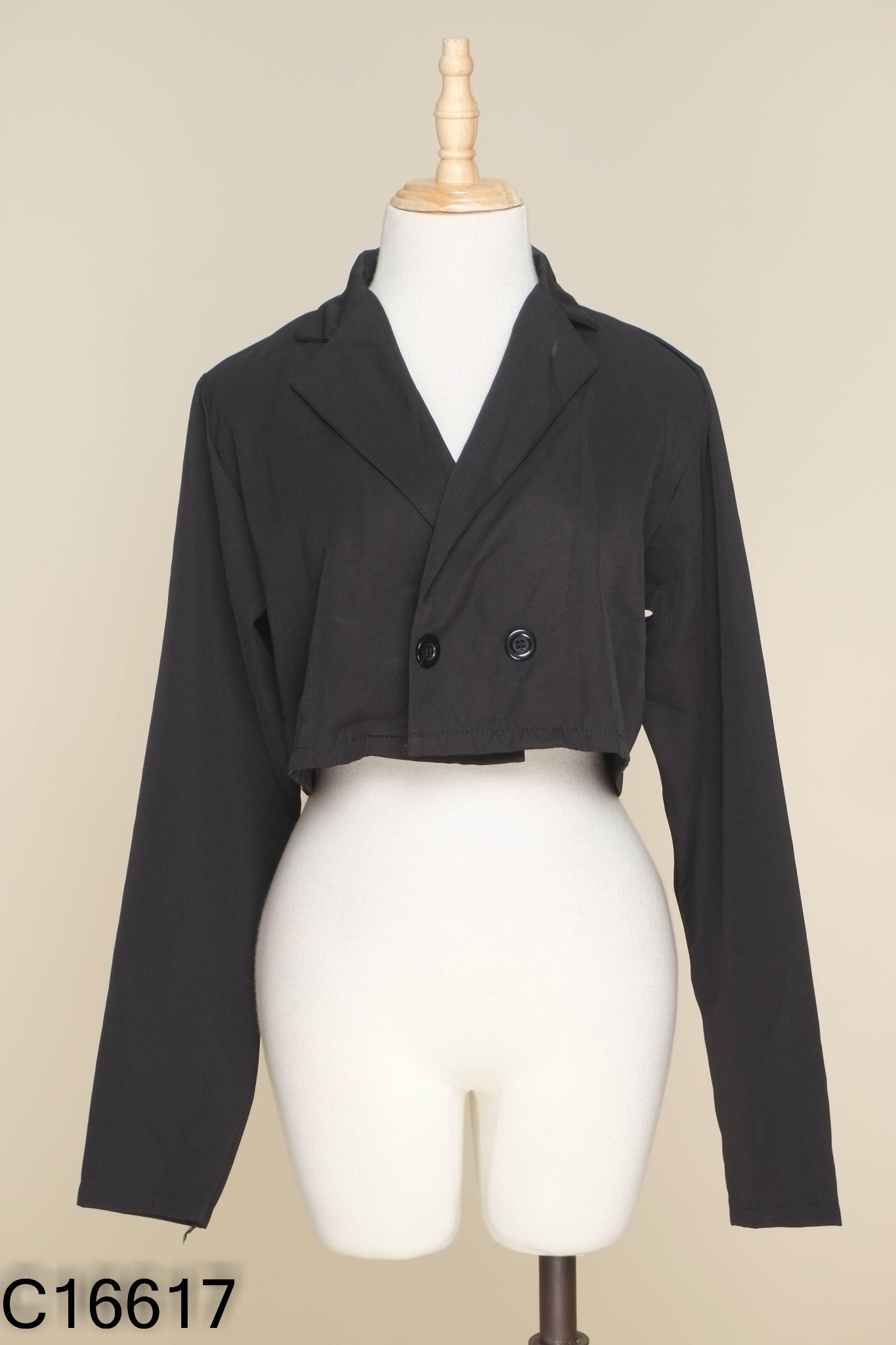 Áo blazer đen dáng ngắn