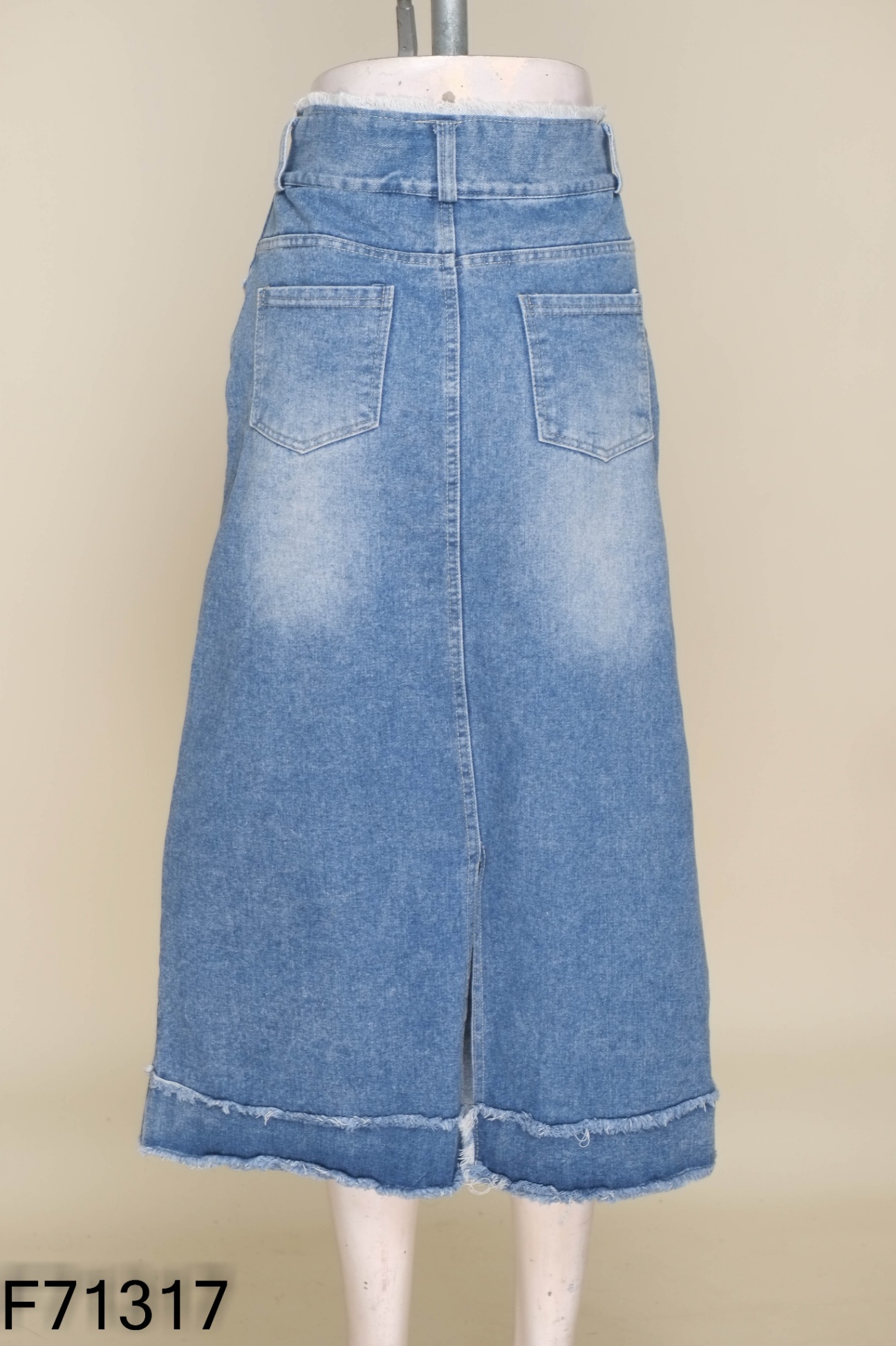 Chân váy jeans xan h viền tua rua
