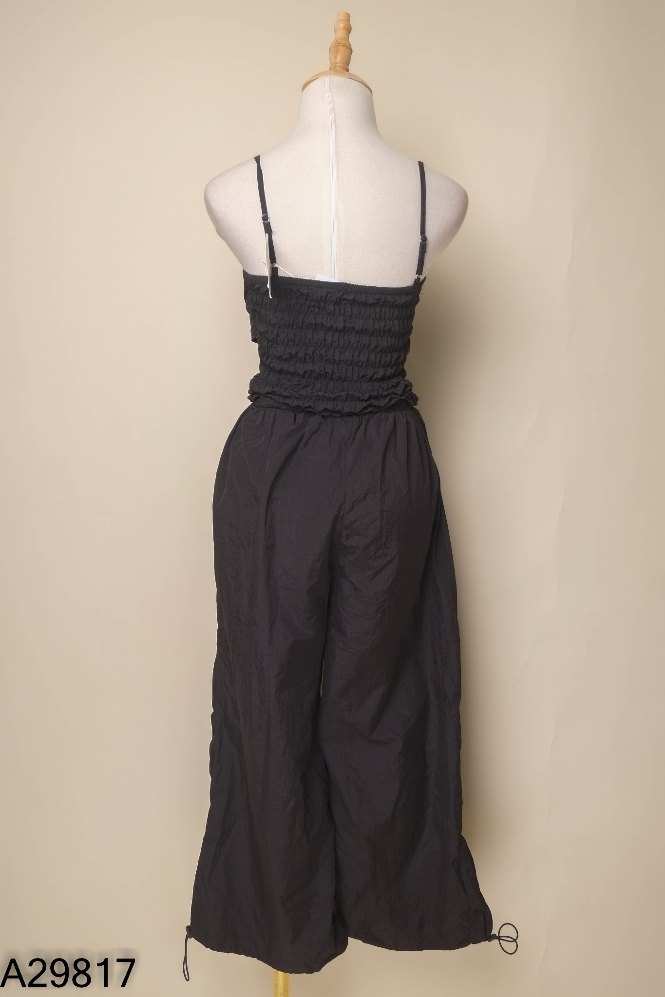 NEWTAG SET Áo đen hai dây + quần đen