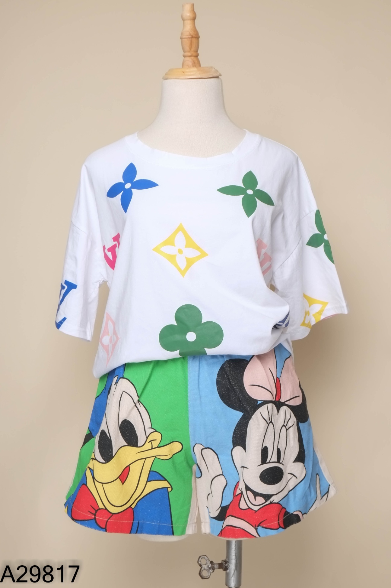 SET Áo trắng họa tiết sắc màu + quần minnie