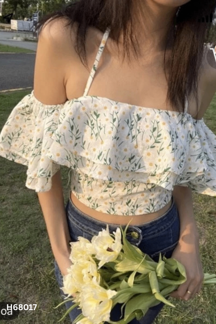 Áo croptop trắng hoa trễ vai