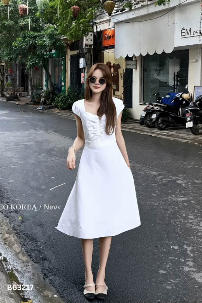 Váy trắng SHN dúm ngực