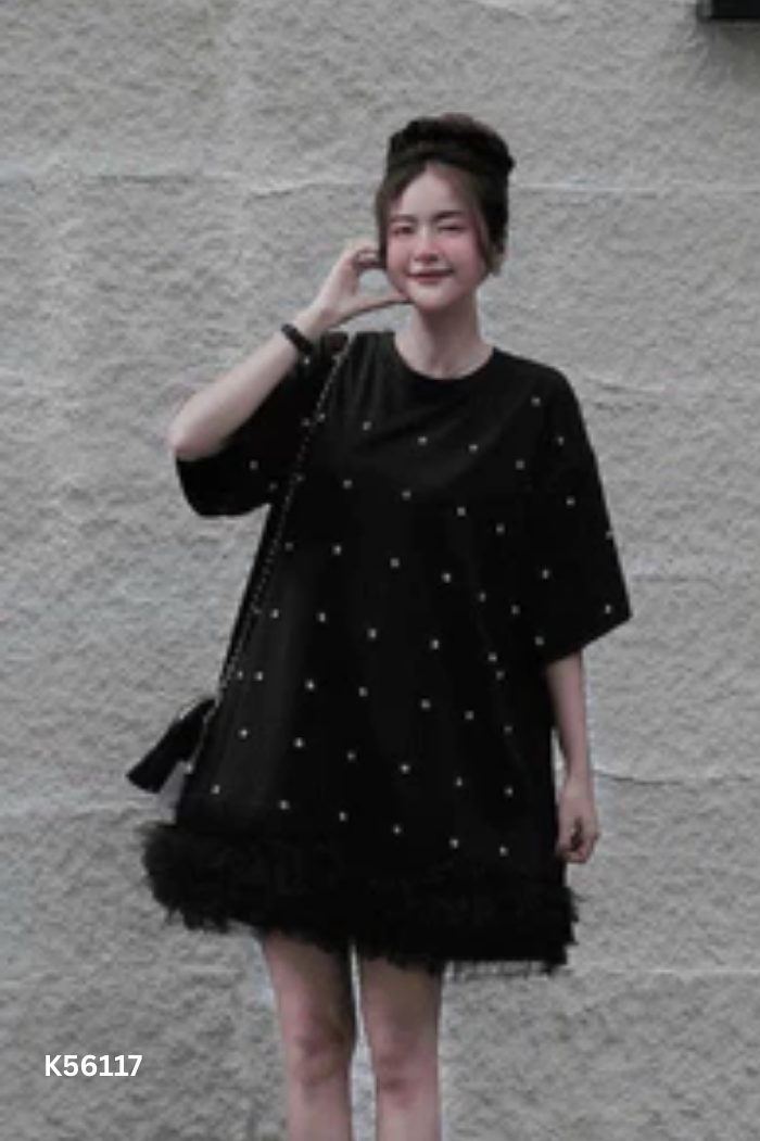 Váy đen đính hạt lấp lánh