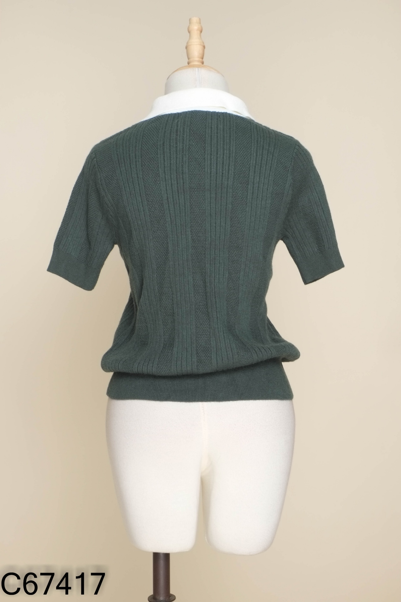 Áo polo xanh cổ trắng