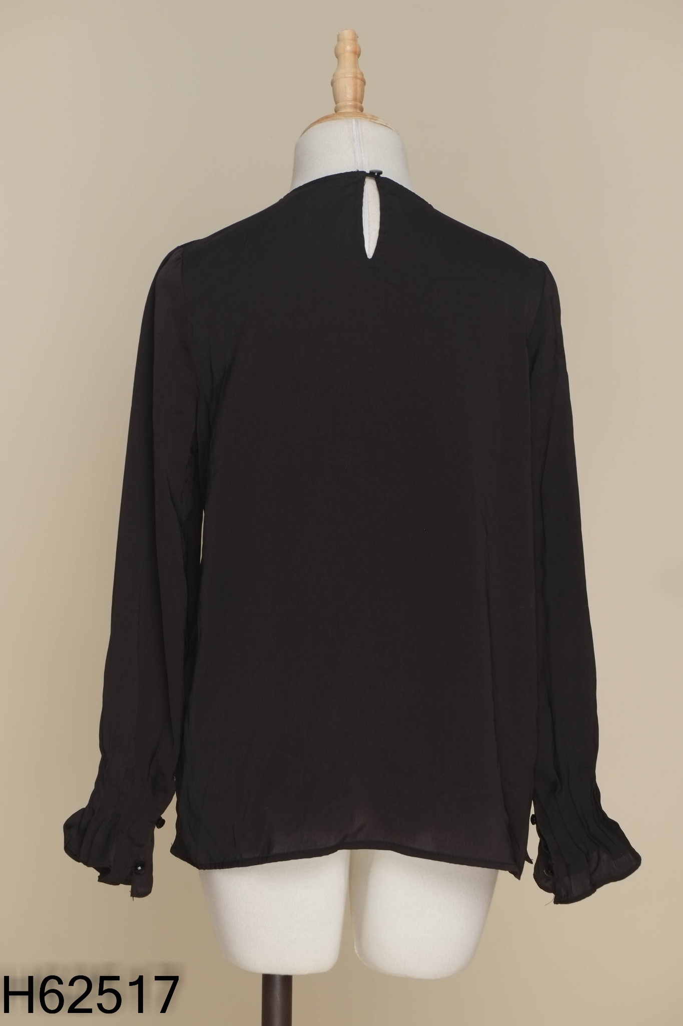 Áo kiểu 92 WEAR đen bo tay