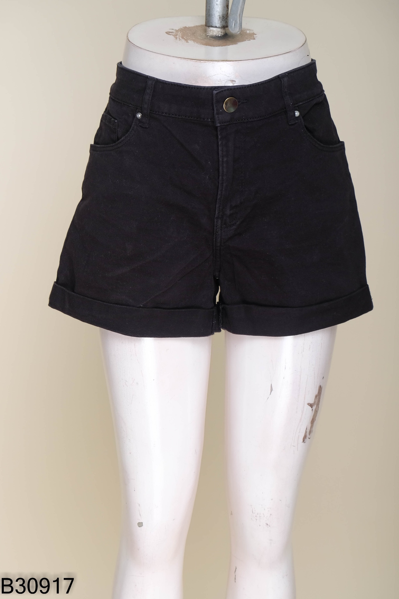 Quần short HM đen trơn