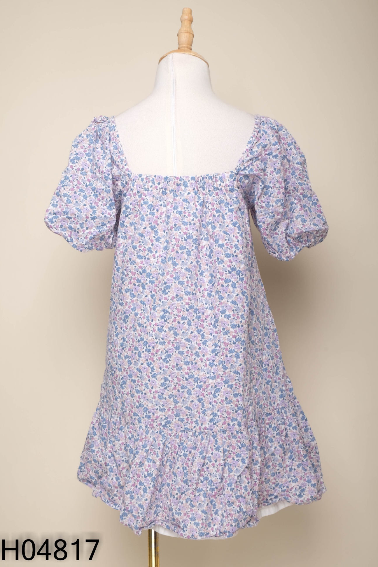Váy UNIQLO hoa xanh phối tím