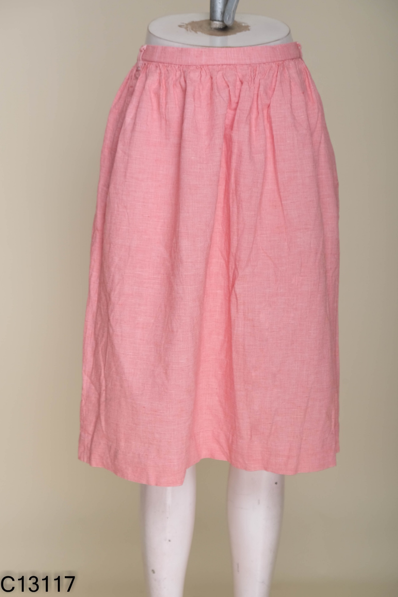 Chân váy UNIQLO đỏ kẻ caro trắng