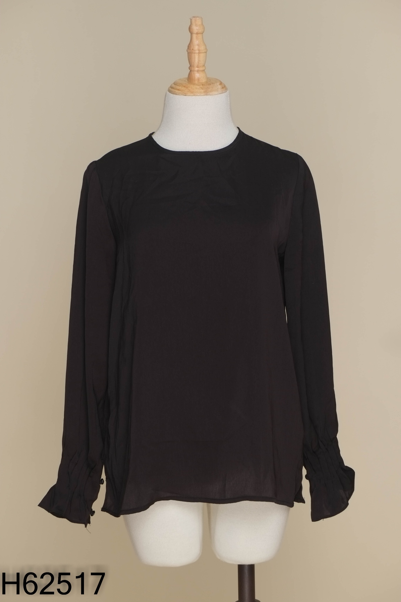 Áo kiểu 92 WEAR đen bo tay