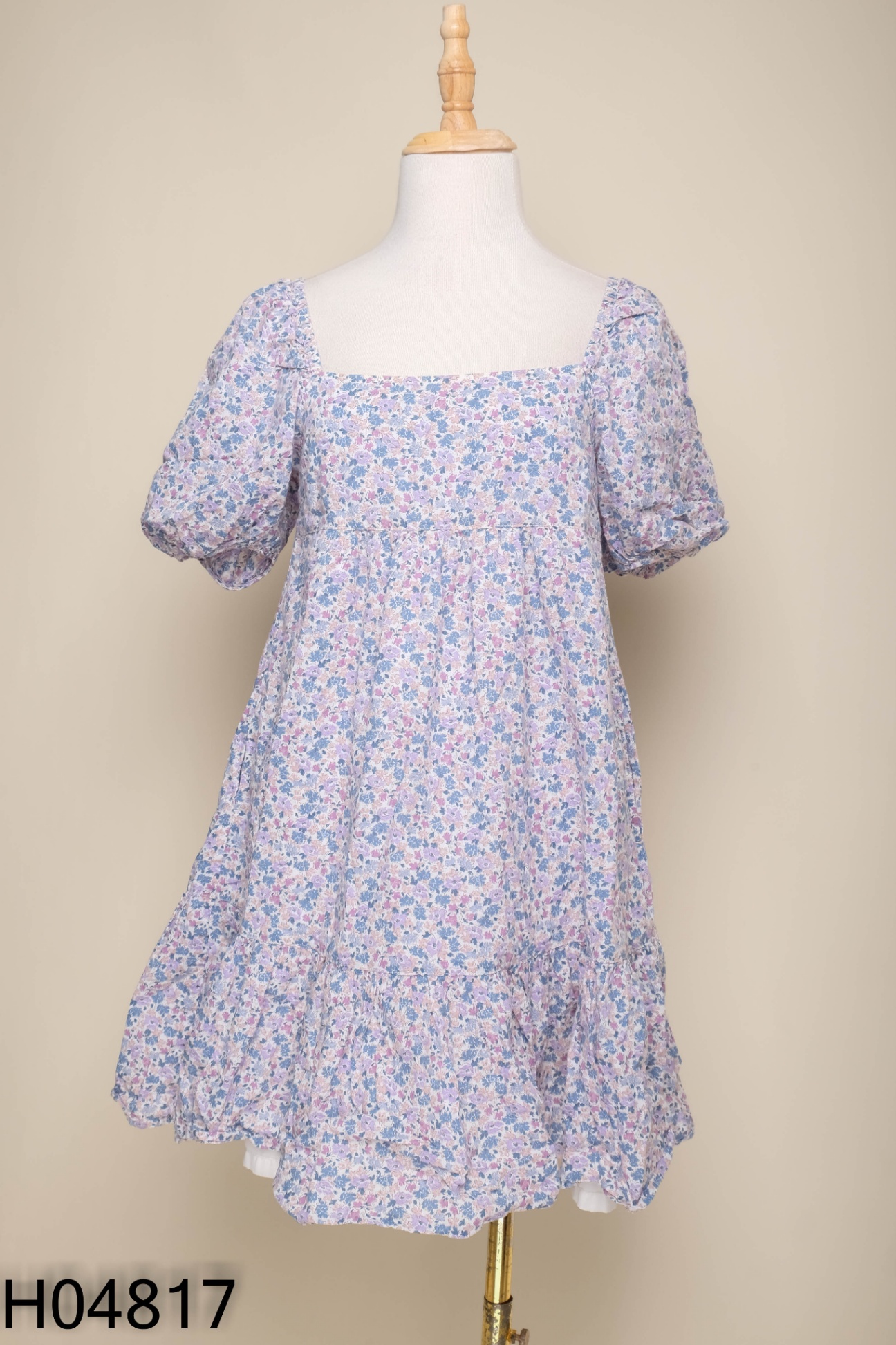 Váy UNIQLO hoa xanh phối tím