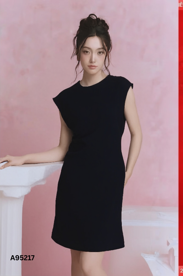 Váy ATTENTION đen dúm lệch
