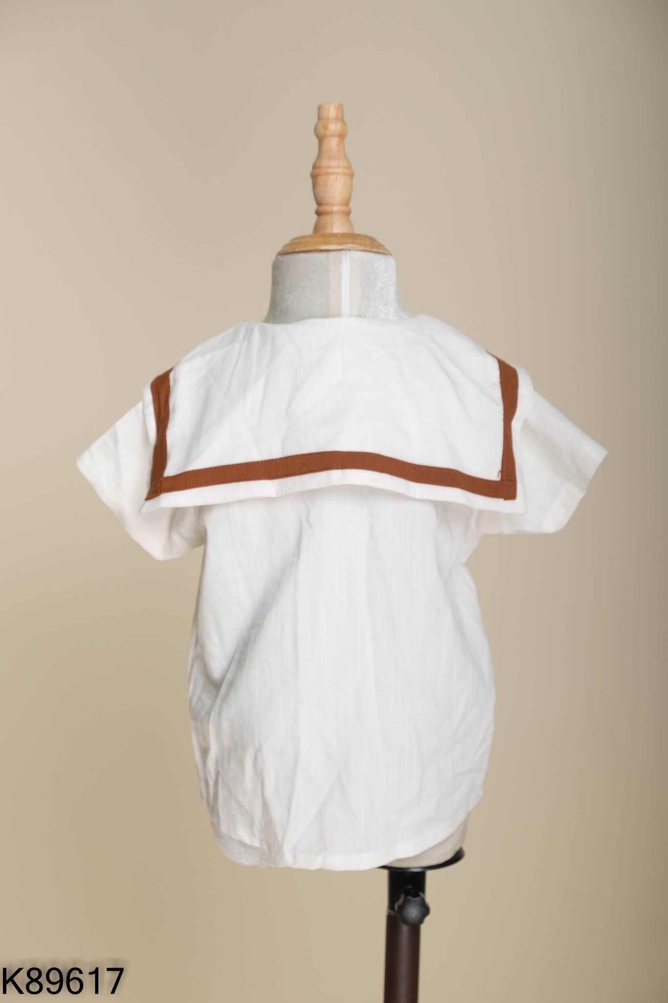 Áo trắng cổ vạt viền nâu KIDS