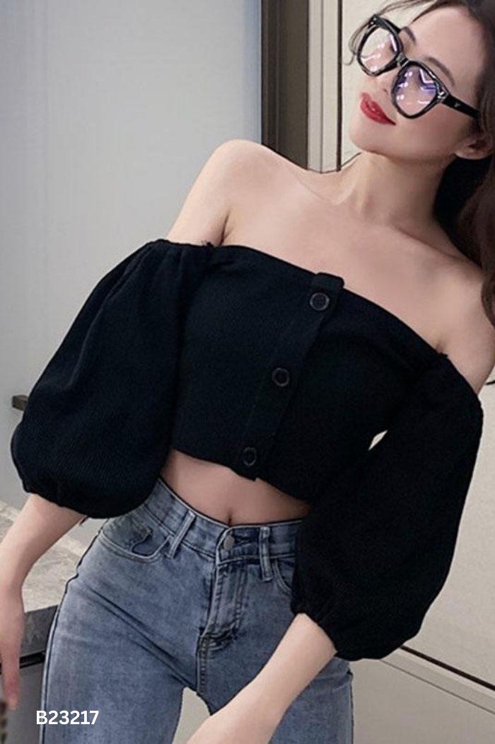 Áo đen trễ vai