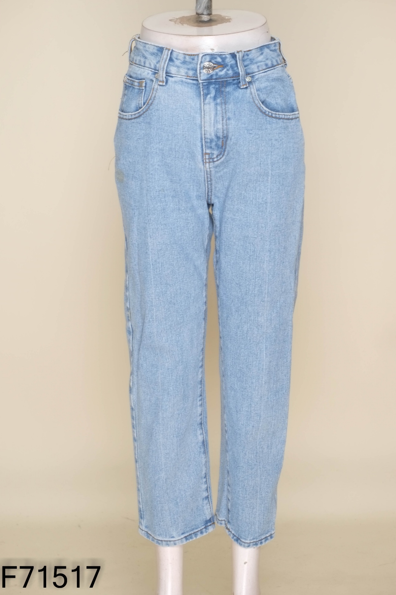 Quần jean xanh dáng baggy