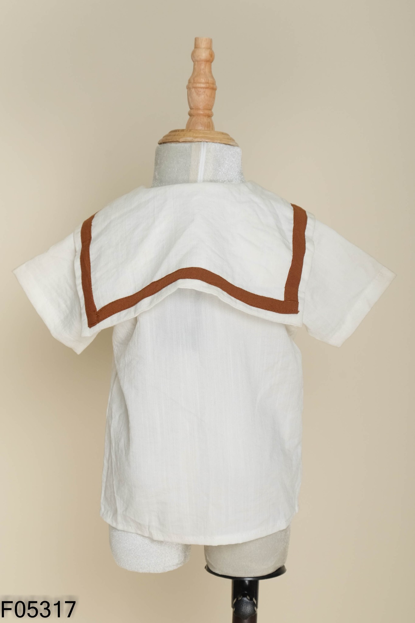 NEWTAG Áo trắng cổ vạt viền nâu KIDS