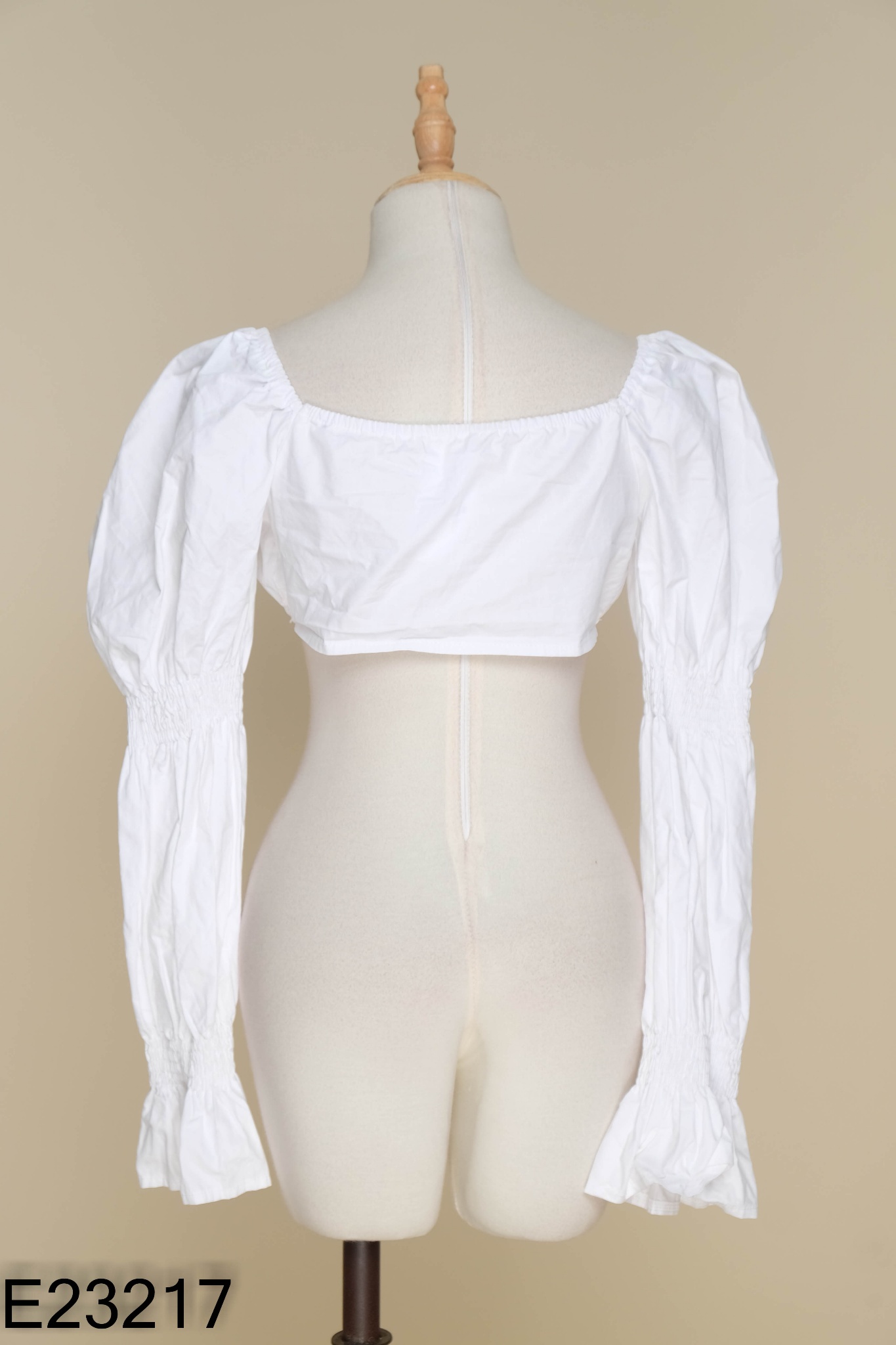 Áo croptop trắng tay phồng