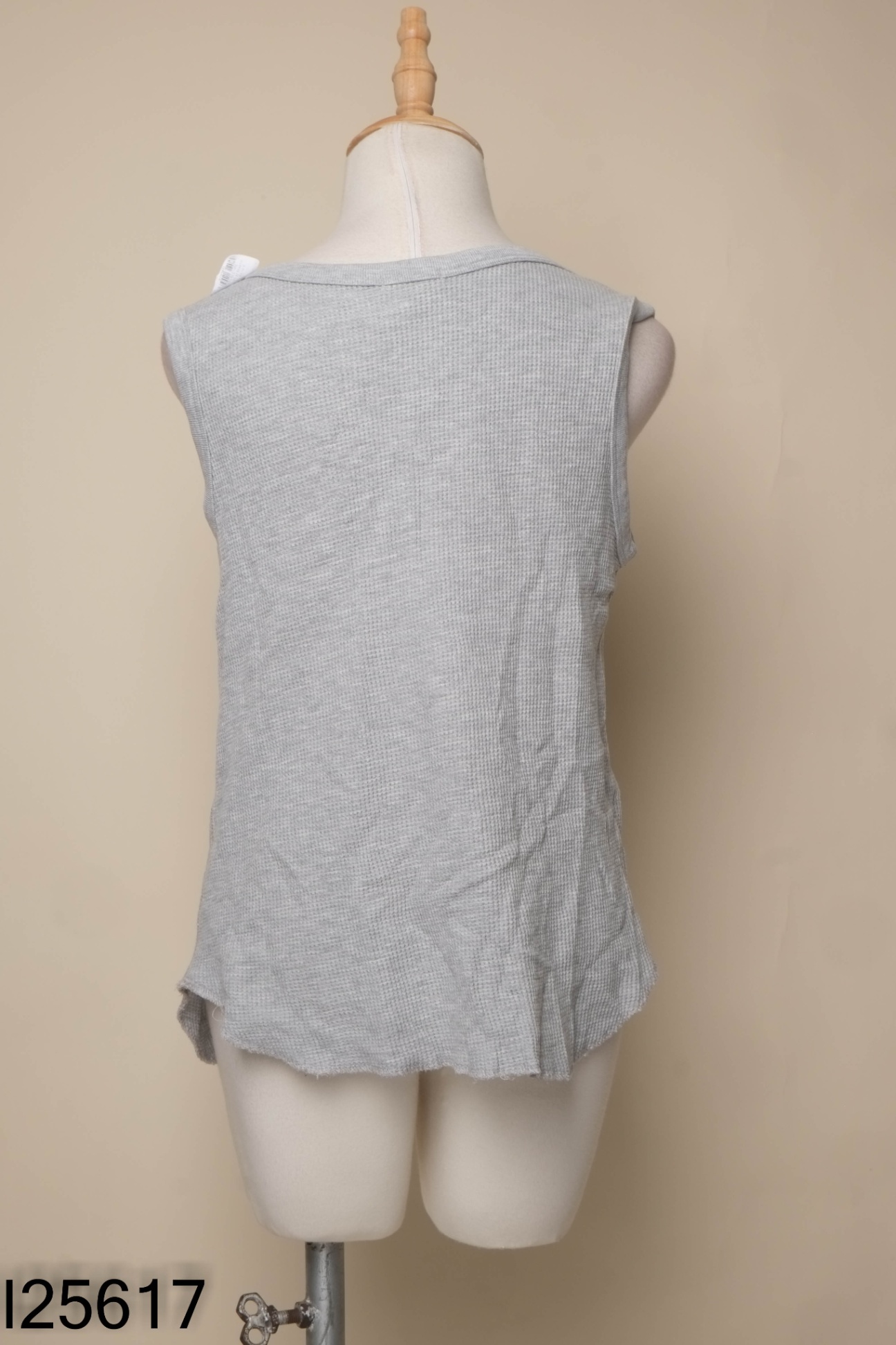 Áo GU 3 lỗ len tăm ghi