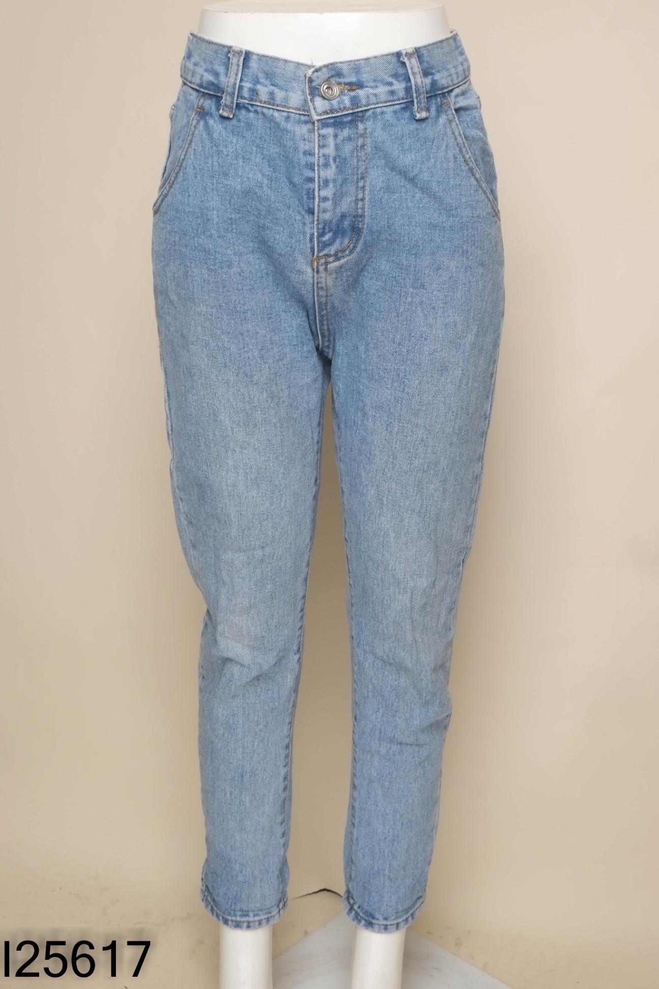 Quần jeans xanh trơn