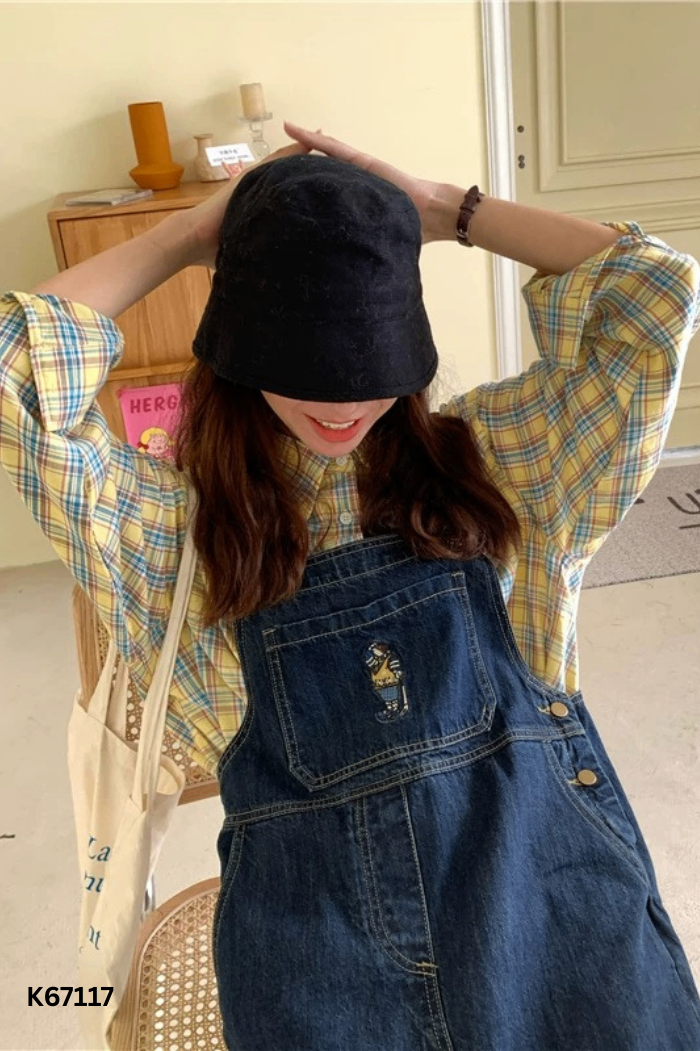 Yếm jeans xanh thêu gấu